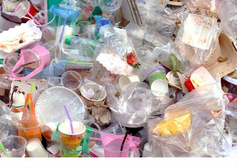 يحذر الخبراء من أن الحرب على البلاستيك تشتت الانتباه عن التهديدات الأكثر إلحاحًا على البيئة
