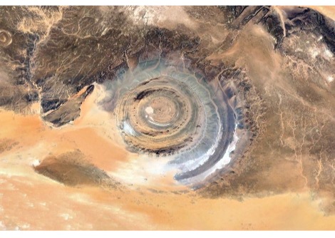 ما هي بالضبط عين الصحراء، والمعروفة أيضًا باسم هيكل الريشات؟