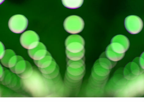 ماذا يحدث في الحياة عندما تحاكي الكيمياء تقليد الضوء الأخضر 