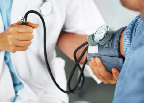 دراسة جديدة: خفض ضغط الدم بصورة كبيرة يعالج ارتفاعه بفاعليّة