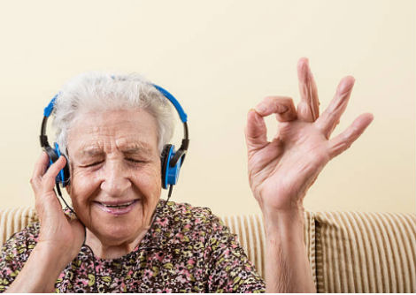 تأثُّر دماغك بالموسيقى: لماذا تشعرك بعض الأغاني بالمتعة؟