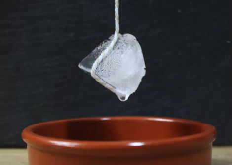 كيف تلتقط الجليد باستعمال خيط