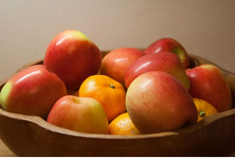 التفاح: الفوائد الصحية، حقائق التغذية، والتاريخ