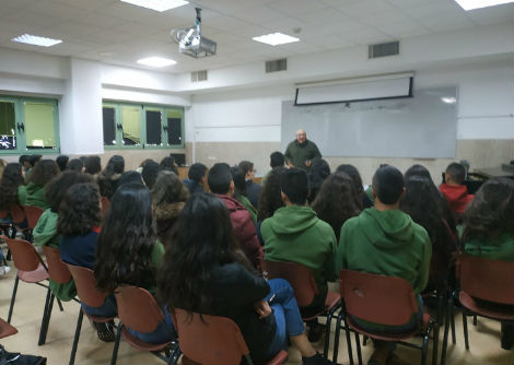البروفيسور ادريس تيتي يلتقي طلاب المدرسة الاكليريكية في الناصرة 