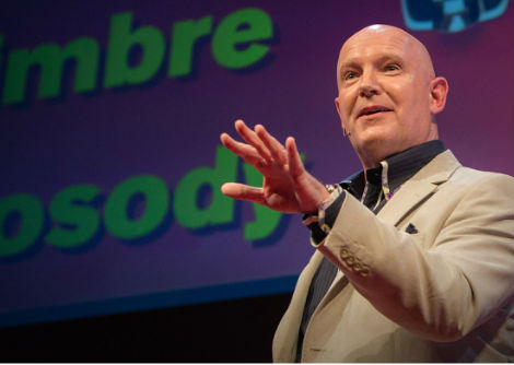 كيفية التحدث حتى أن الناس يريدون الاستماع | جوليان تريجر