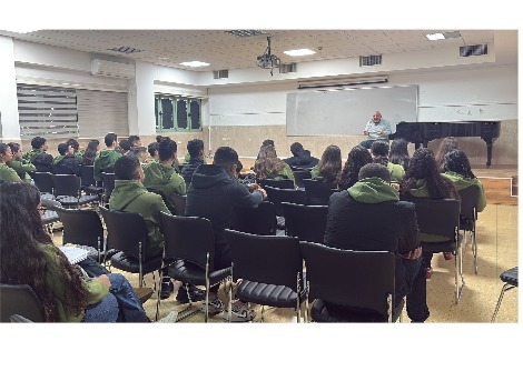 بروفيسور إدريس تيتي يلتقي طلاب المدرسة الاكليريكيّة - المطران في الناصرة