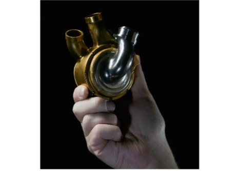 لأول مرة في العالم، غادر رجل المستشفى بقلب من التيتانيوم