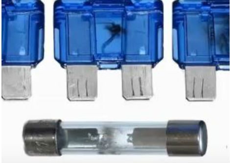  الفيوزات (Fuses)