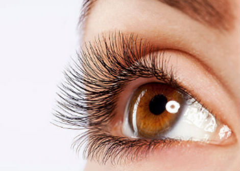 ما هي الأشياء الّتي تراها تطفو في عينيك؟