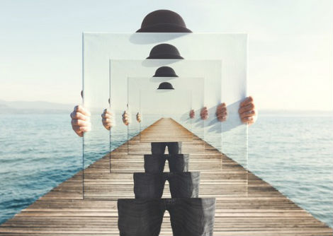 ما الذي يجعل الماء يبدو كالمرآة؟