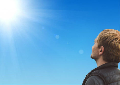 لماذا يعطس النّاس عند النظر إلى الشمس؟
