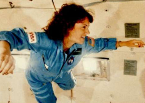 	لماذا يشعر رواد الفضاء بانعدام الوزن؟ 